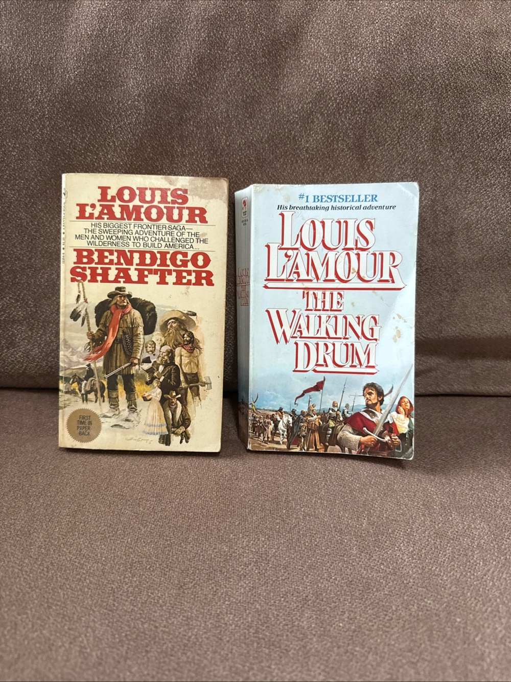 Lot of 2 L'Amour Bendigo Shafter - the walking Drum. 

Western novels.